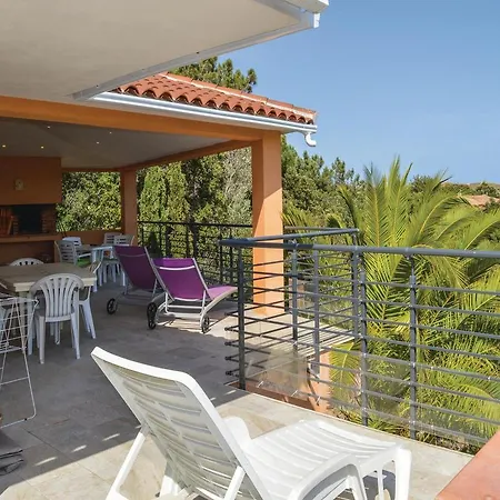 Three-bedroom Holiday In Vecchio Σπίτι διακοπών *